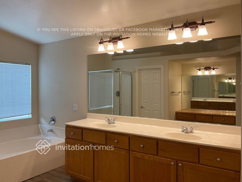 Building Photo - 6685 Aviston St