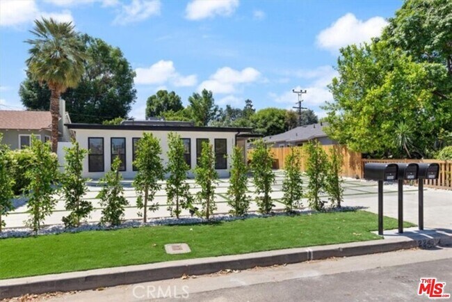 Building Photo - 22450 Dolorosa St