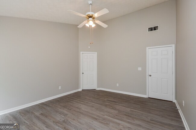 Building Photo - 645 Pebble Blvd