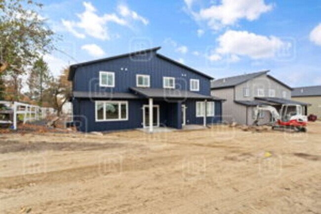 Building Photo - 307 S Grady Ln