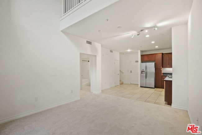 Building Photo - 629 Traction Ave