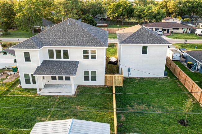 Building Photo - 6006 Jerrycrest Dr
