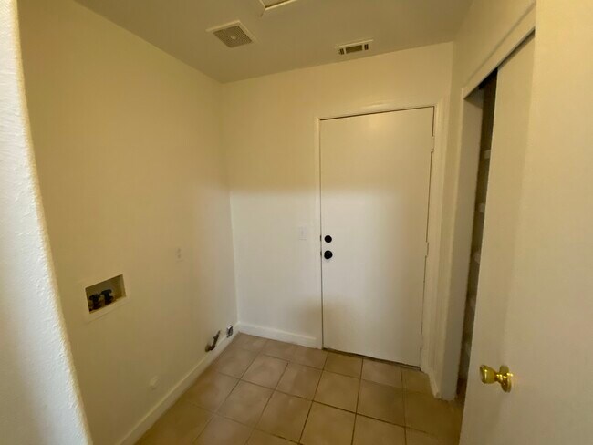 Building Photo - 3725 Penny Cross Dr