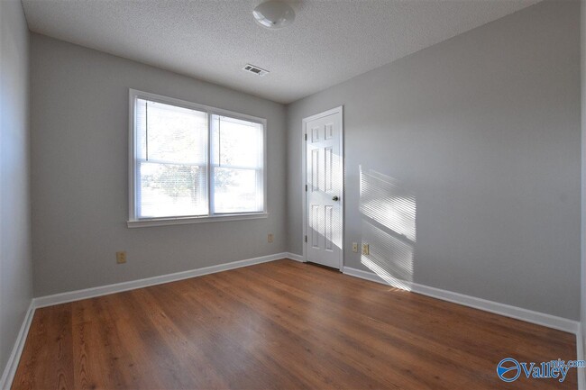Building Photo - 122 Lewis Ln