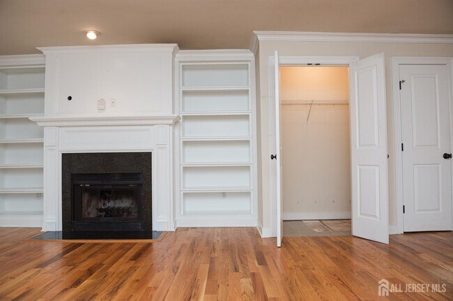 Building Photo - 93 Tennyson Dr