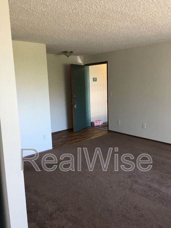 Building Photo - 17838 NE Multnomah Dr