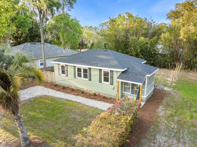 Building Photo - 1010 NE 7th Pl