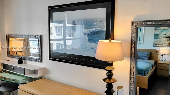 Building Photo - 1500 Bay Dr E