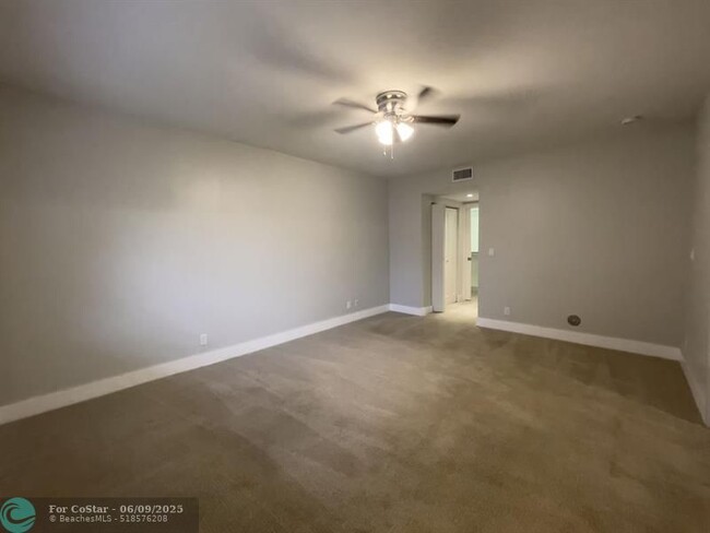 Building Photo - 64 Isle of Venice Dr