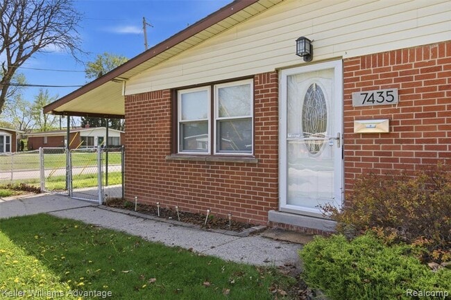 Building Photo - 7435 Lathers St