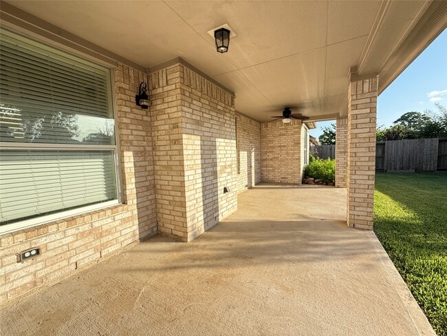 Building Photo - 4442 Chestnut Cir