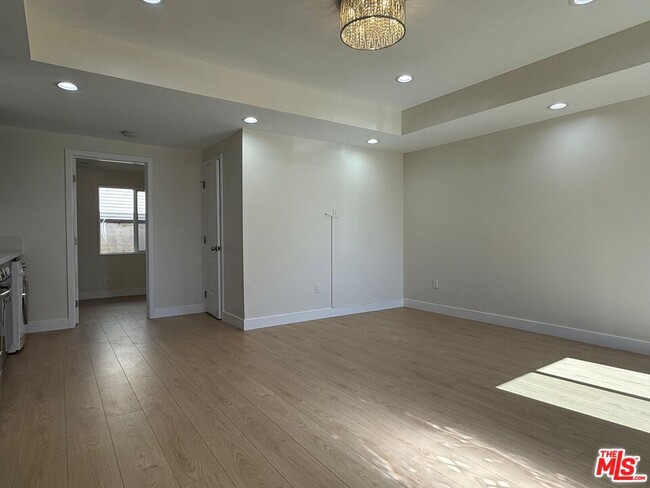 Building Photo - 6500 Teesdale Ave