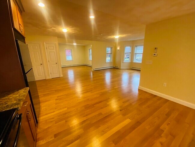 Building Photo - 253 Lynn St