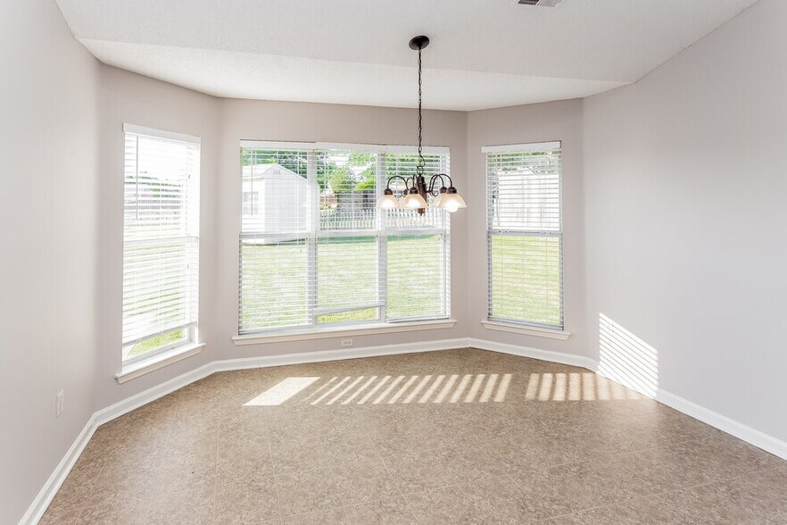 Building Photo - 10894 Carter Ln Cove