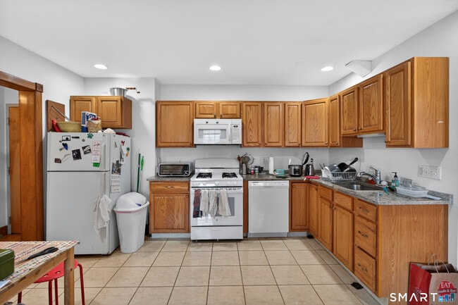 Building Photo - 245 Edwards St