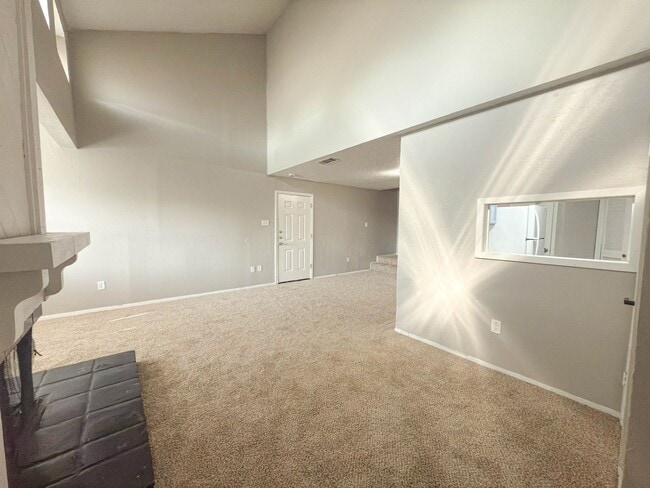 Building Photo - Two story townhouse style unit! Bedroom on second floor