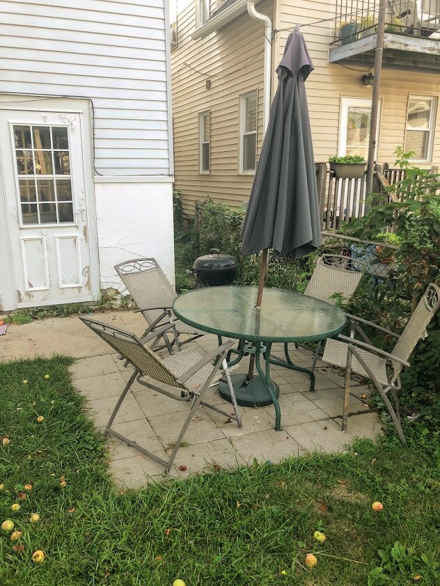 Building Photo - 703 Chicago St