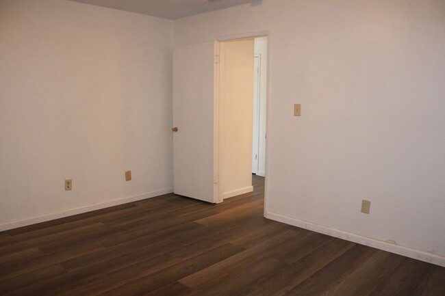 Building Photo - Back On the Rental Market 2 Bedroom Tri-Pl...