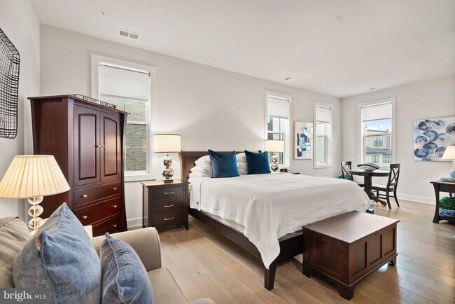 Building Photo - 43443 Croson Ln