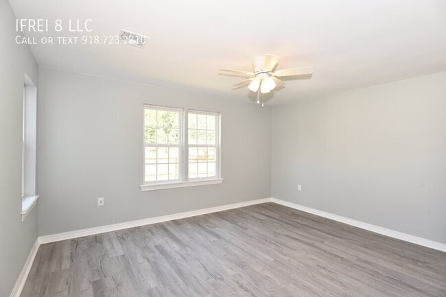 Building Photo - 3803 W Admiral Blvd