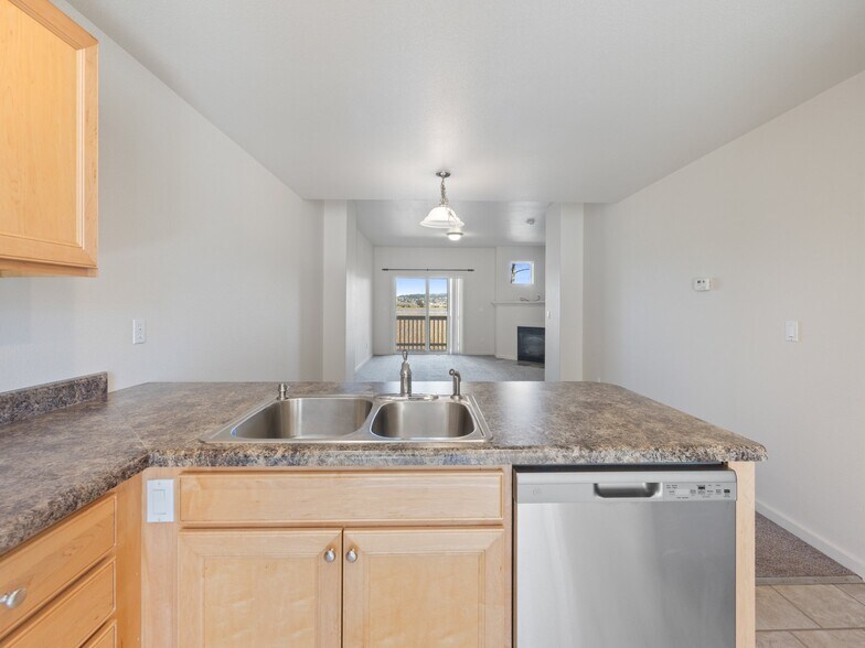 Building Photo - 475 SE 35th St