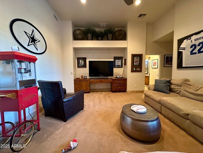 Building Photo - 5711 W Linda Ln