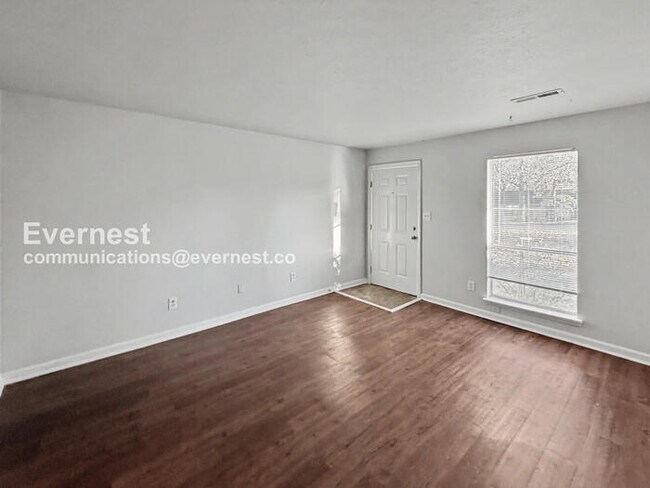 Building Photo - 248 Foxglen Rd