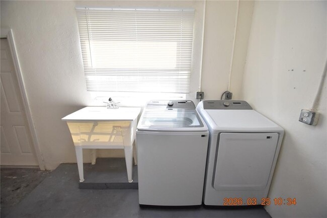 Building Photo - 2600 60th Ave S