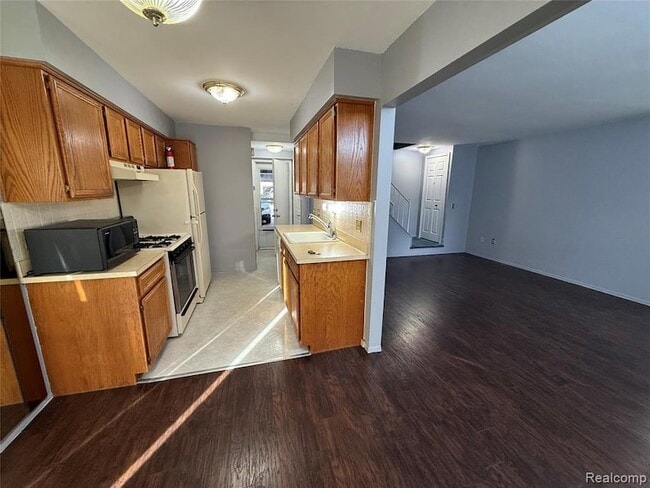 Building Photo - 15817 Charleston Dr