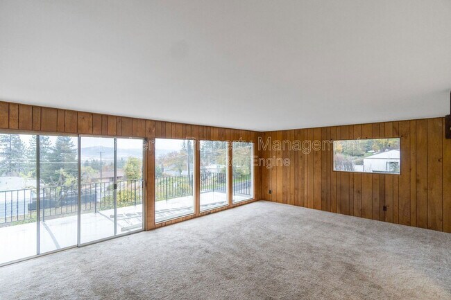 Building Photo - 3523 E 18th Ave