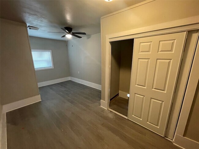 Building Photo - 6139 Belcrest St