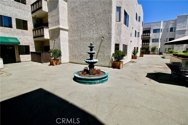 Building Photo - 17914 Magnolia Blvd