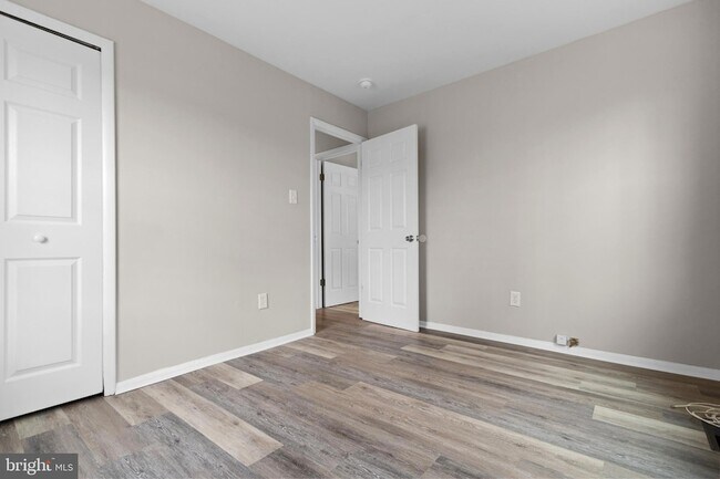 Building Photo - 1006 Stone Ave