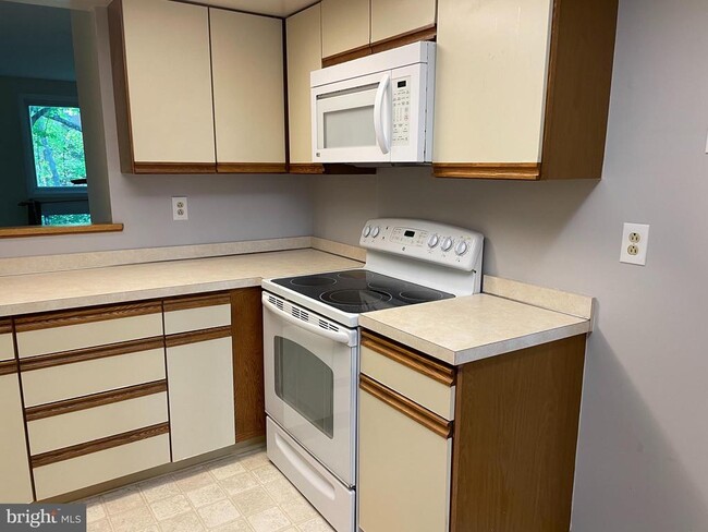 Building Photo - 3208 Champions Dr