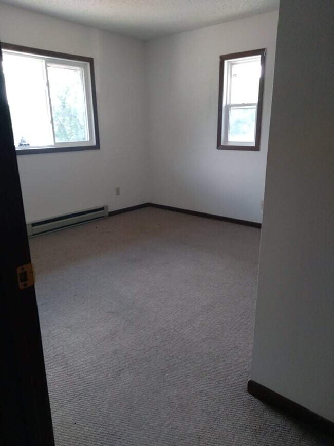 311 W Garden St 311 W Garden St Chippewa Falls WI 54729 Apartment