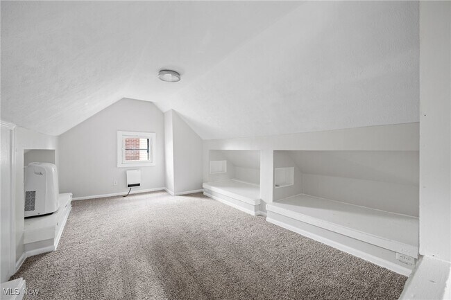 Building Photo - 1047 Hillstone Rd