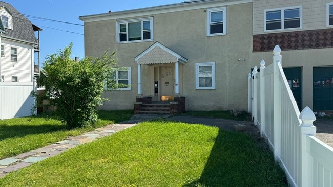 Building Photo - 103 Essex St