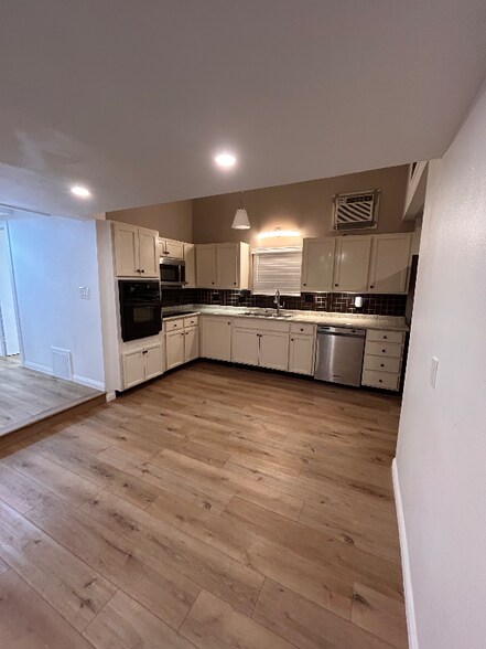 Building Photo - 1388 Hartsdale Dr