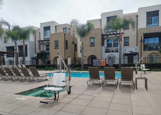 Building Photo - Desirable Coastal Townhome in Vista