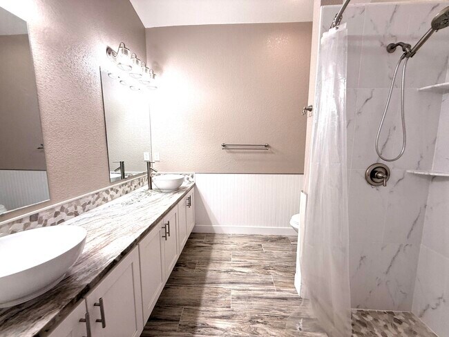 Building Photo - 15859 68th Ct N