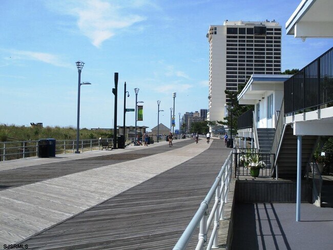 Building Photo - 3501 Boardwalk