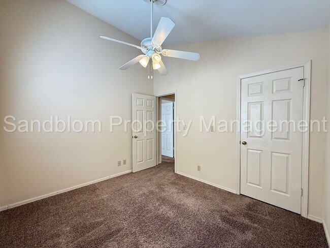 Building Photo - For Lease | South Tulsa - Townhouse | $140...