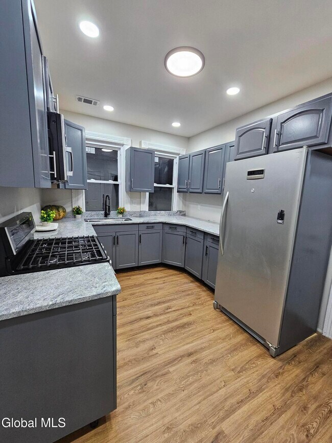 Building Photo - 91 Division St