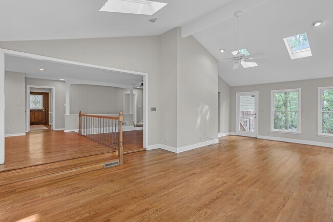 Building Photo - Prestigious Dunwoody Georgia