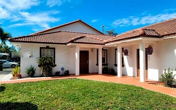 Building Photo - 7567 N Augusta Dr