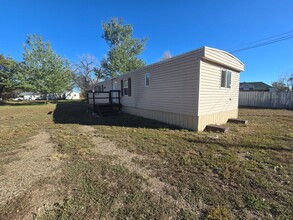 Building Photo - 2 Bed, 2 Bath 1 Office Space Trailer House