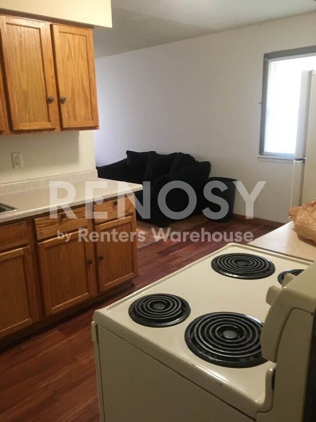 Building Photo - Wonderful 2BD / 1 BA DUPLEX  in Minneapolis Available 1/1/2024!
