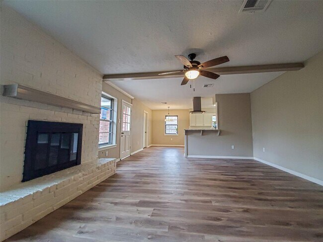 Building Photo - 28903 Twisted Oak Dr