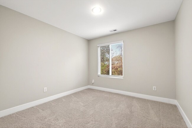 Building Photo - Modern 3BR Townhome in Millbank Village!