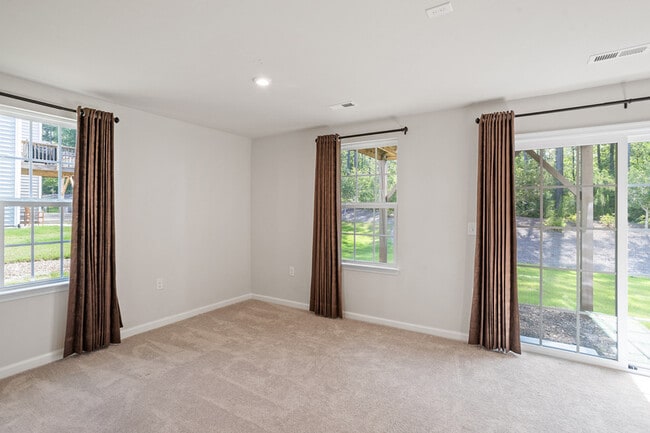 Building Photo - 915 Romeria Dr